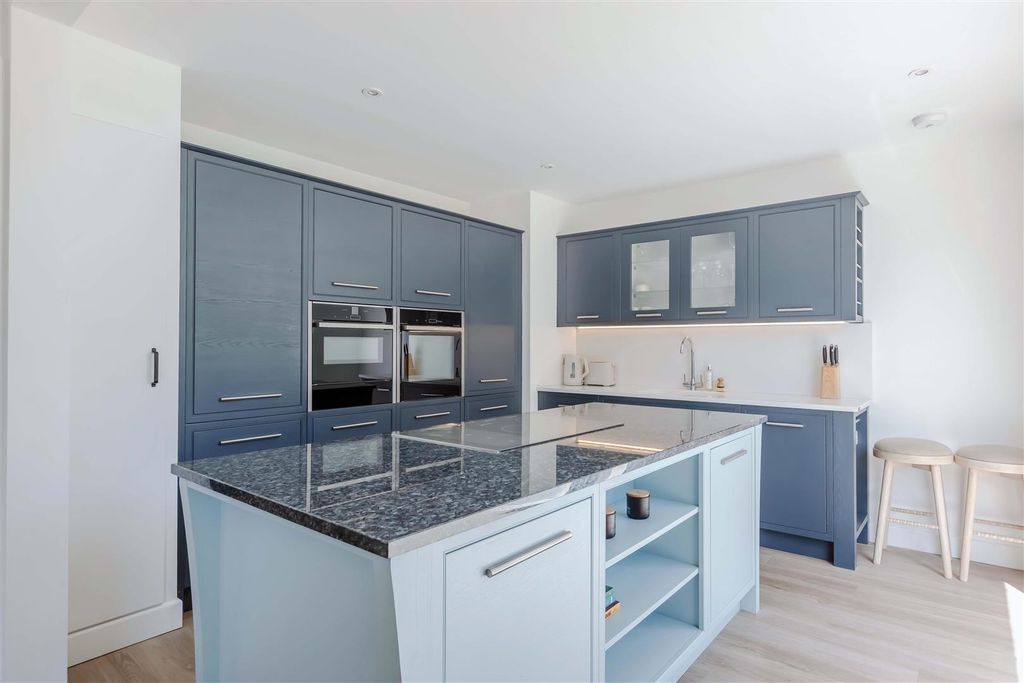 Property photo 3 of 13 Cottenham Rd_14.Jpg