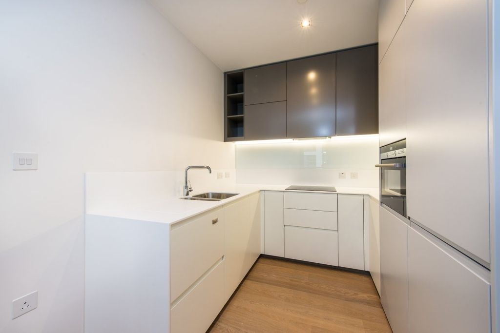 Property photo 3 of 8 Kitchen