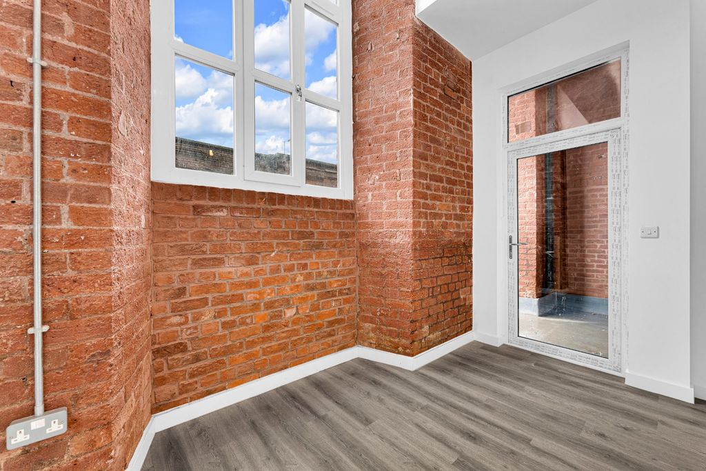 Property photo 2 of 12 Picture No. 06