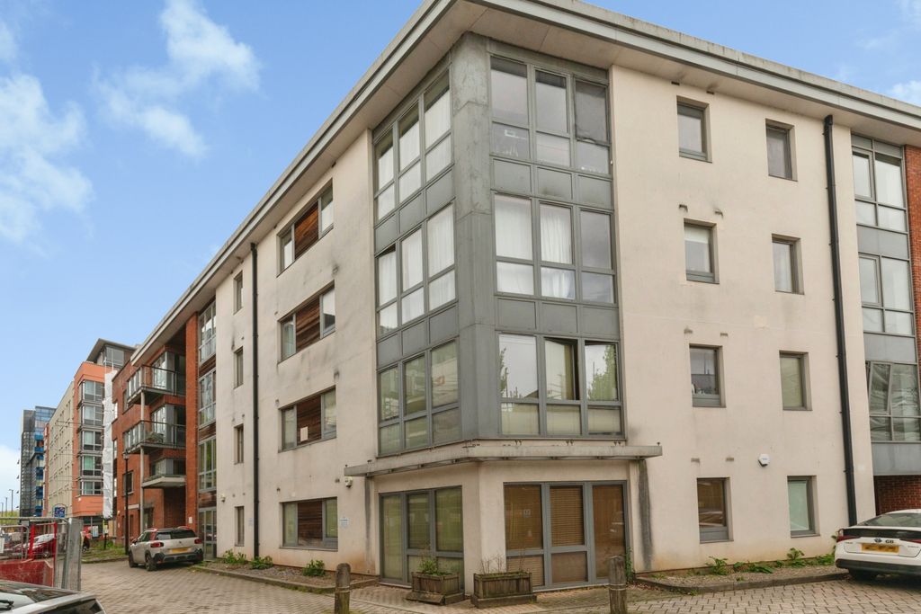 Property photo 2 of 19