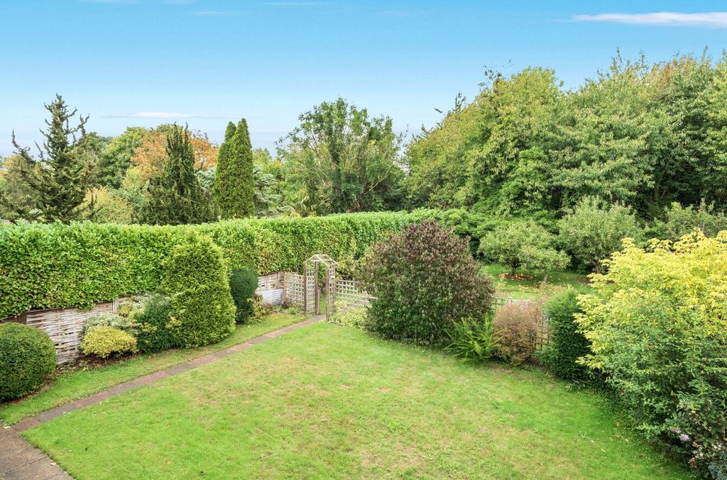 Property photo 2 of 12 Garden
