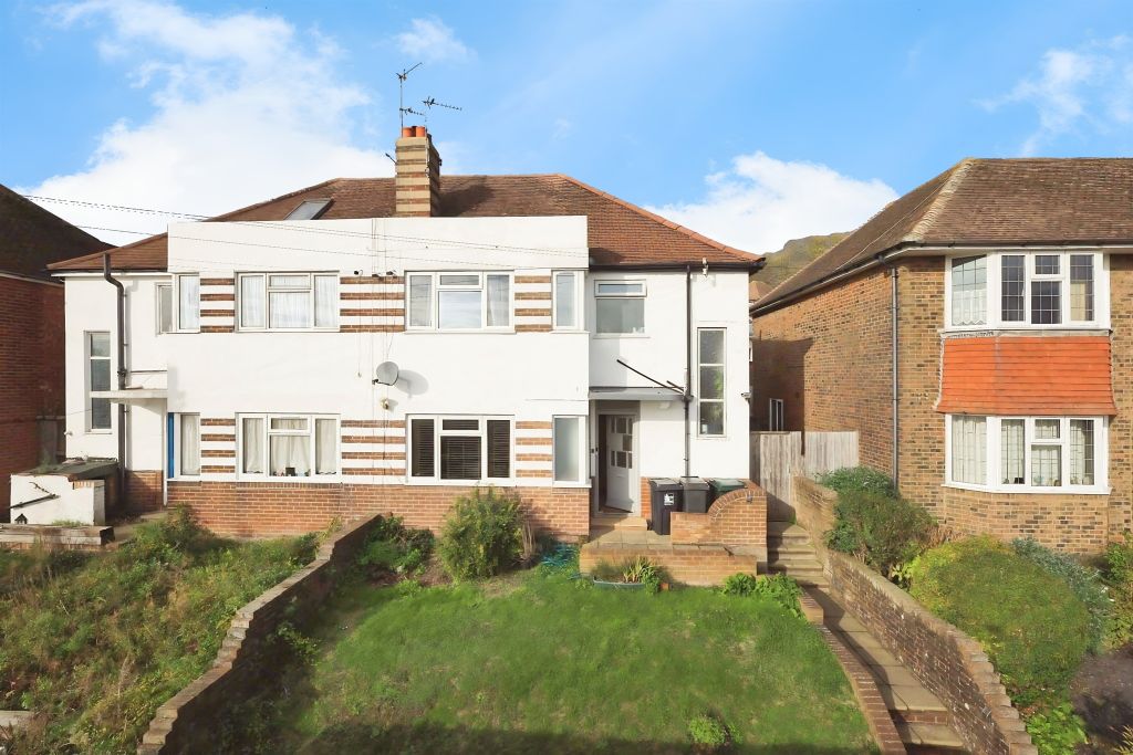 Property photo 1 of 32