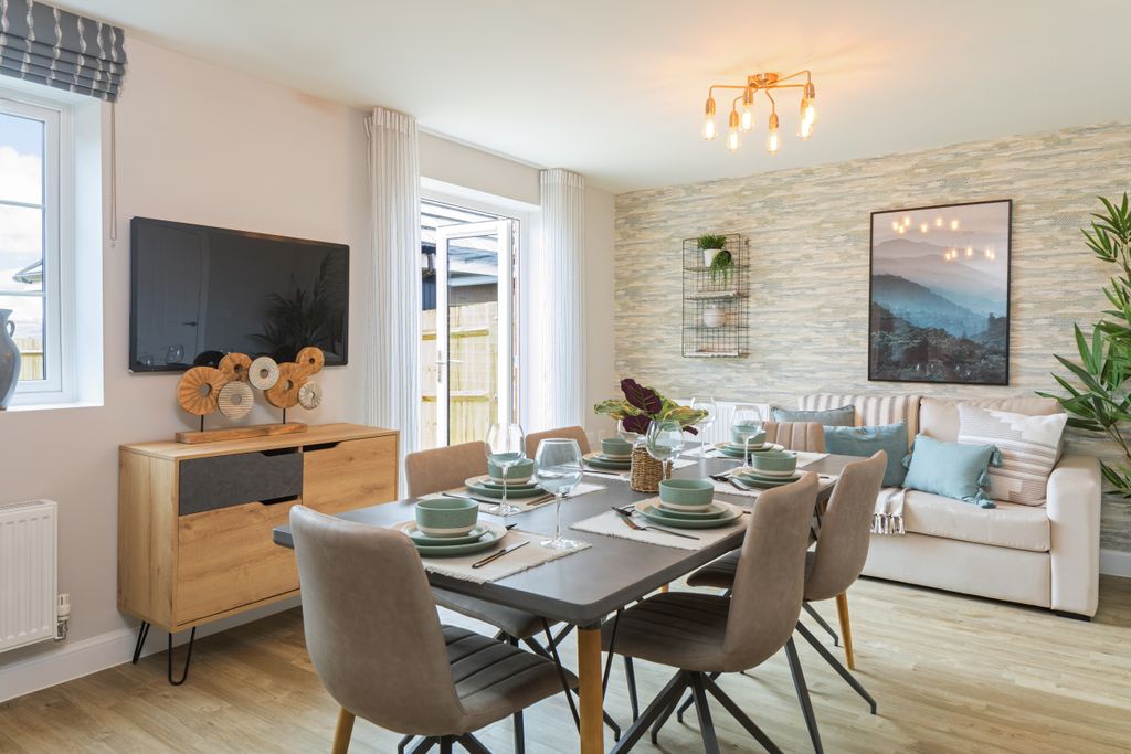 Property photo 3 of 10 Dining Area In 4 Bed Bayswater