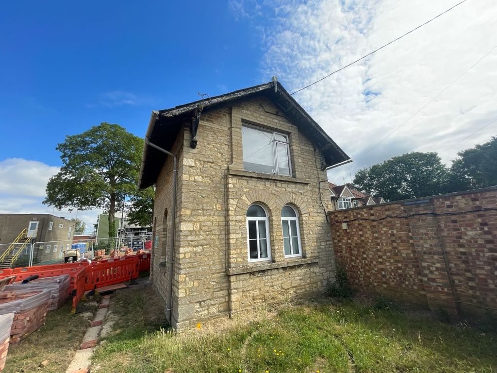 Property photo 2 of 17