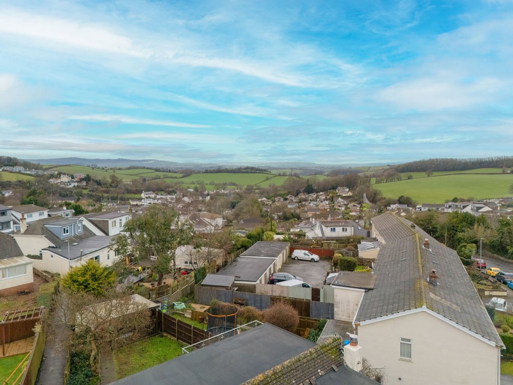 Property photo 2 of 27