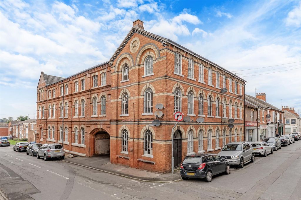 Property photo 1 of 20 Front