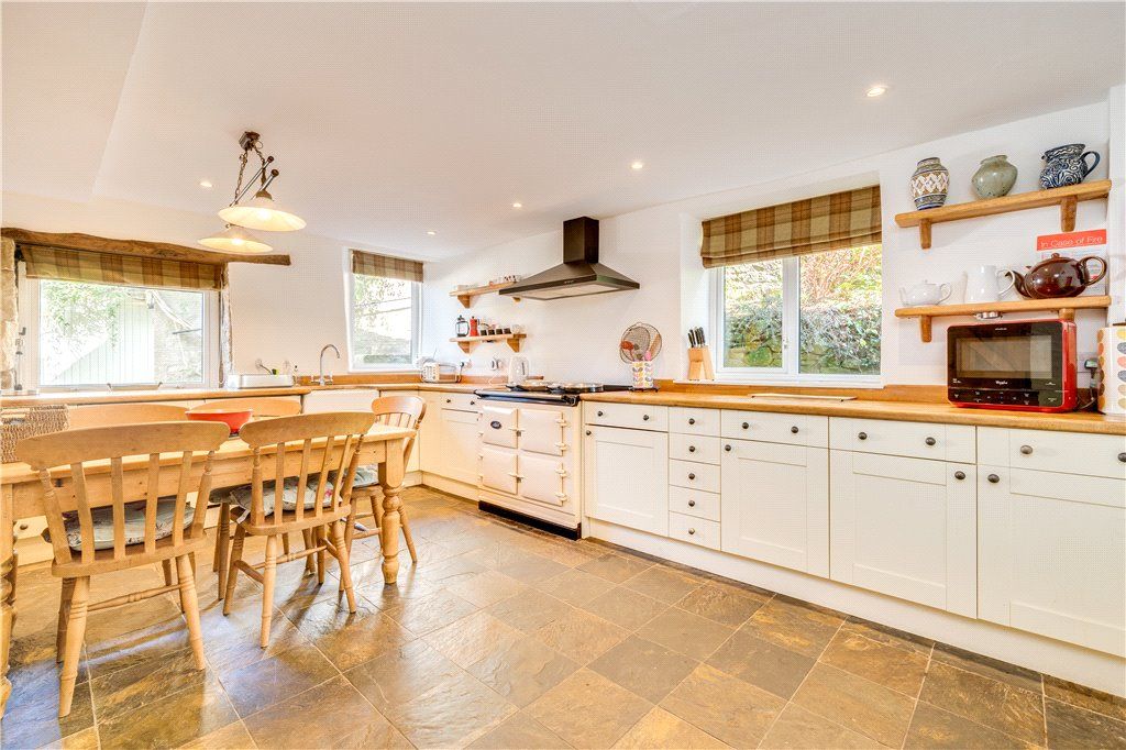 Property photo 3 of 30 Kitchen