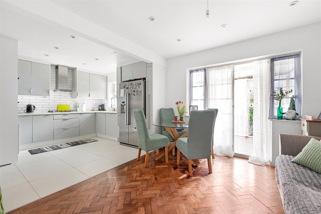 Property photo 3 of 15 Kitchen/Dining Room