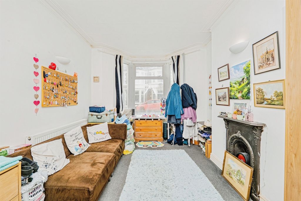 Property photo 2 of 19