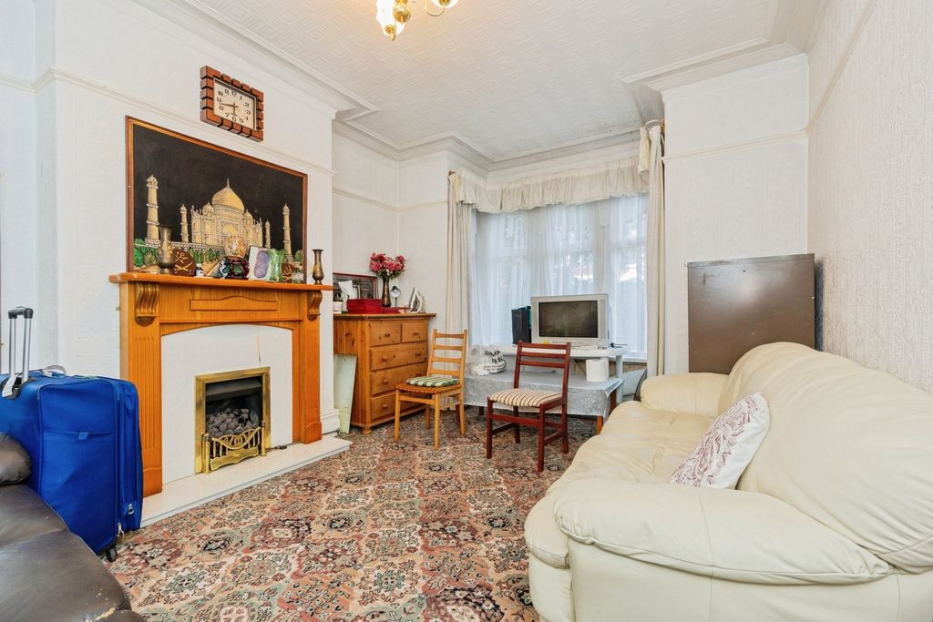 Property photo 3 of 17 Photo