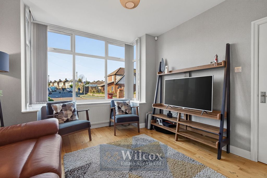 Property photo 2 of 27