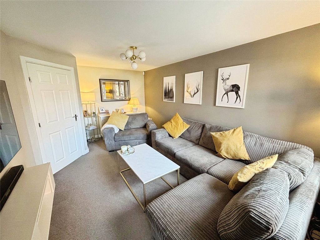 Property photo 2 of 12 Lounge