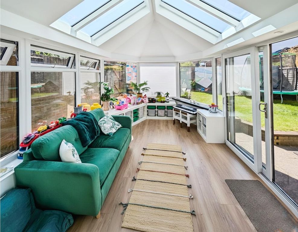 Property photo 3 of 16 9 Templar Road Conservatory A.Jpg