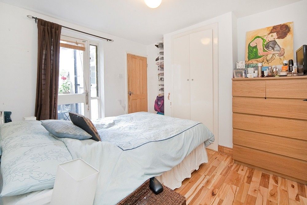 Property photo 3 of 6 Bedroom