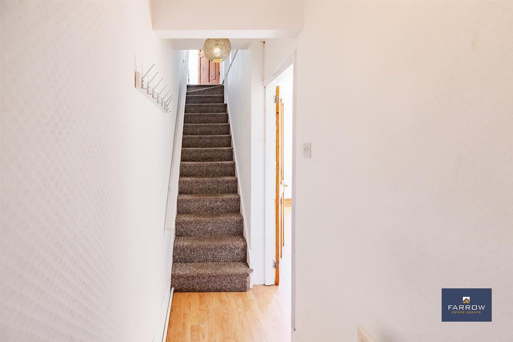 Property photo 2 of 25 Entrance Hallway