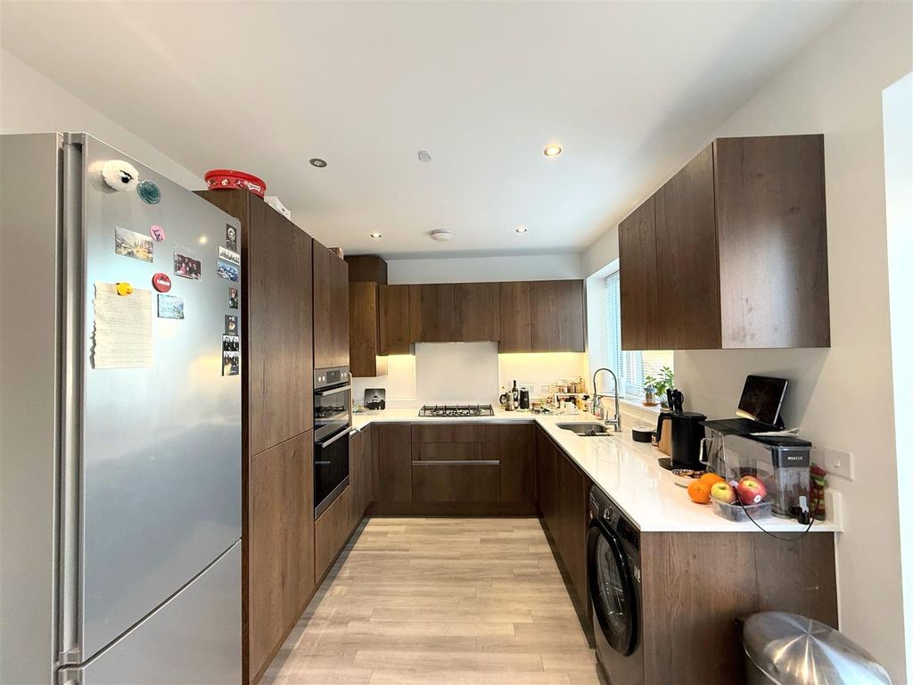 Property photo 3 of 12 Kit.Jpeg