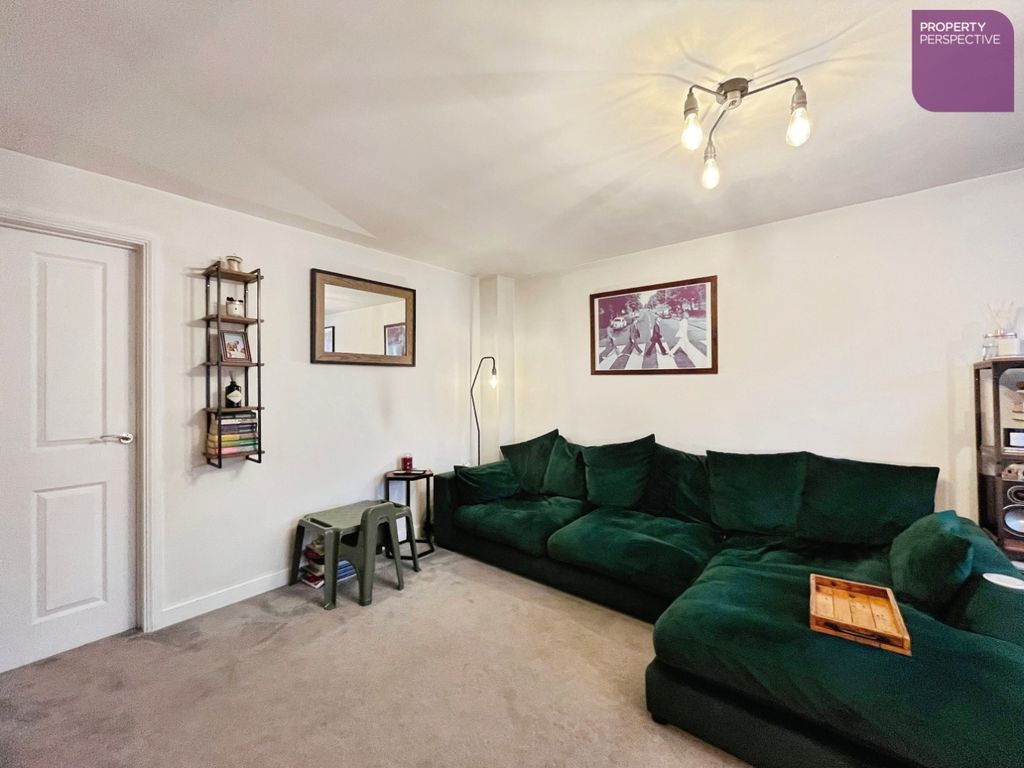 Property photo 3 of 18 Living Room