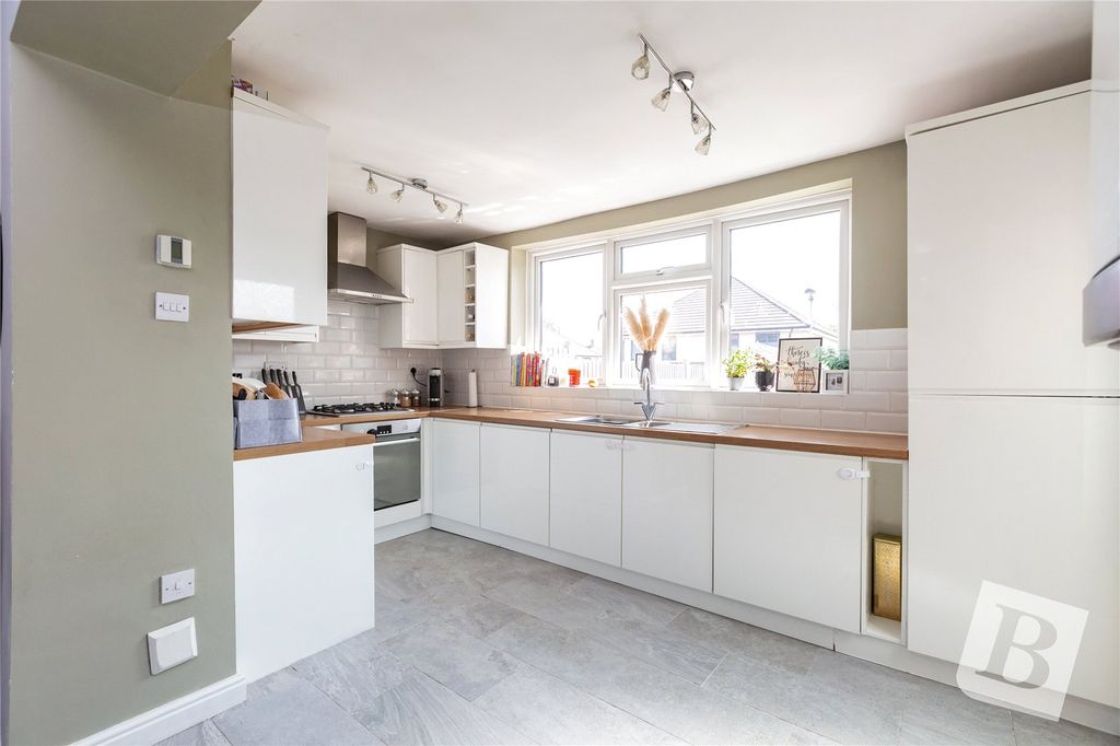 Property photo 3 of 14 Kitchen
