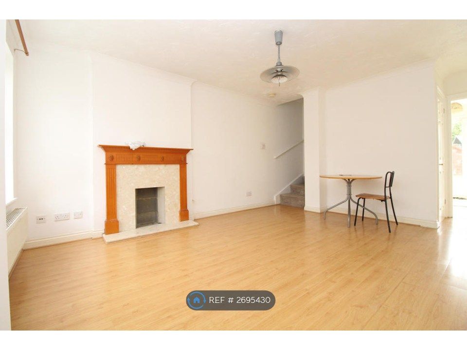 Property photo 2 of 9 Living Room