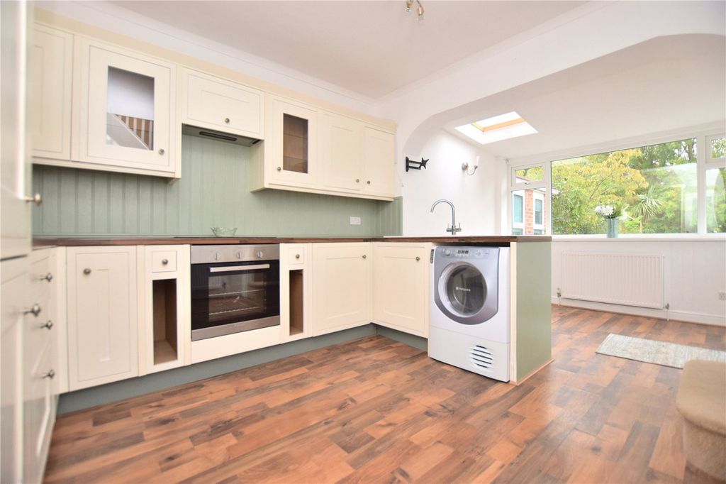 Property photo 3 of 16 Picture No. 13