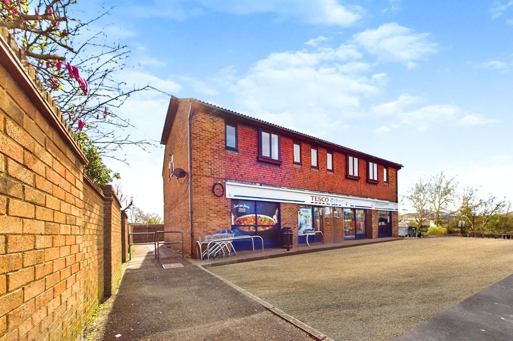 Property photo 1 of 10 Front