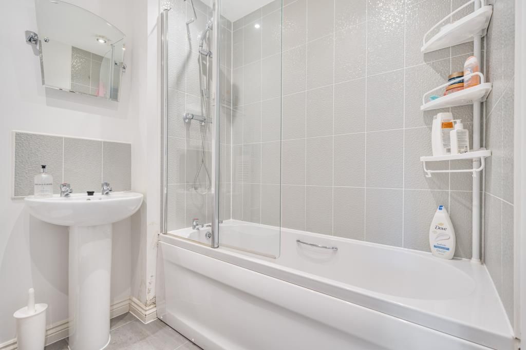 Property photo 3 of 16 Bathroom