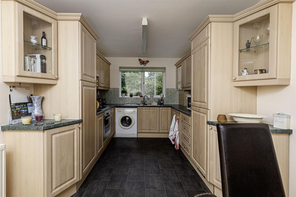 Property photo 3 of 21 Dining Kitchen