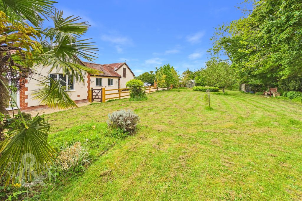 Property photo 2 of 40