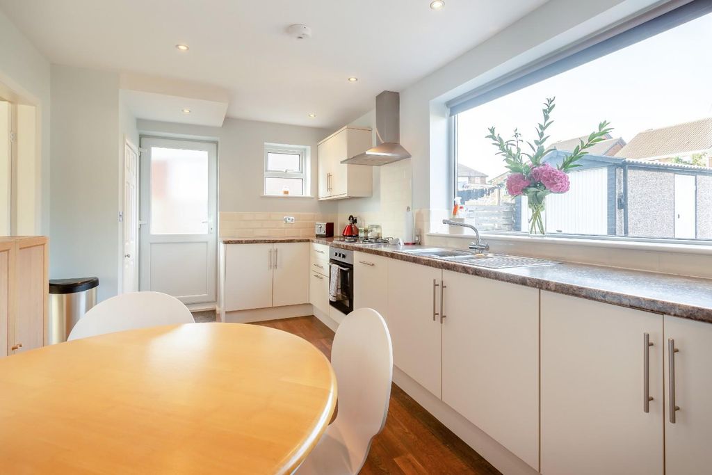 Property photo 3 of 17 8700004-Interior08.Jpg