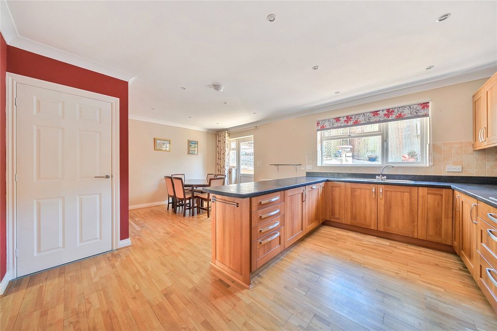 Property photo 3 of 14 Kitchen/Dining
