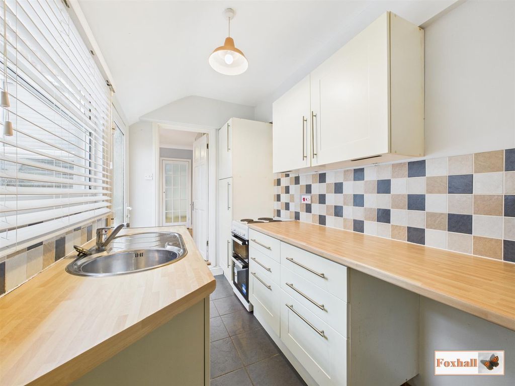 Property photo 2 of 12 Kitchen