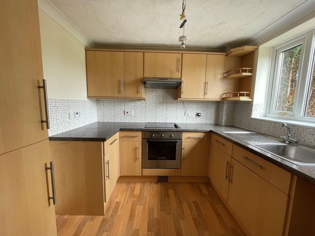 Property photo 2 of 7 Kitchen