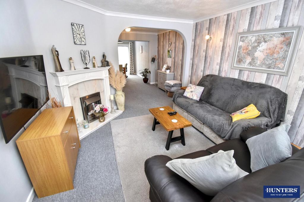 Property photo 2 of 21 Living Room