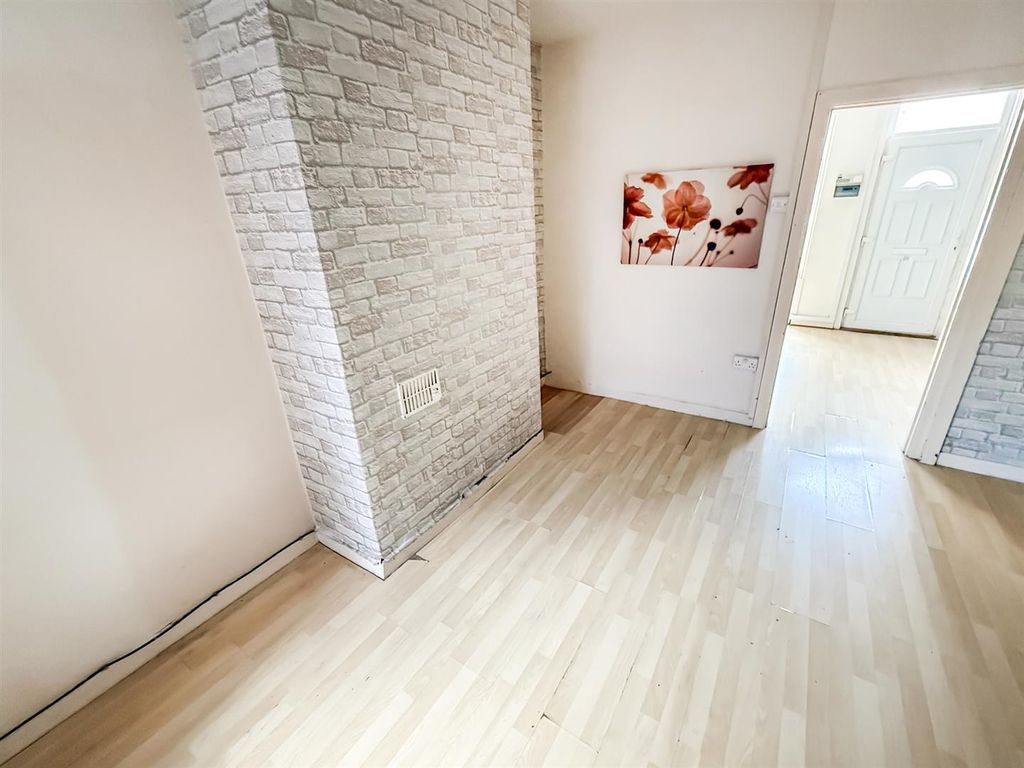 Property photo 3 of 10 Dining Room