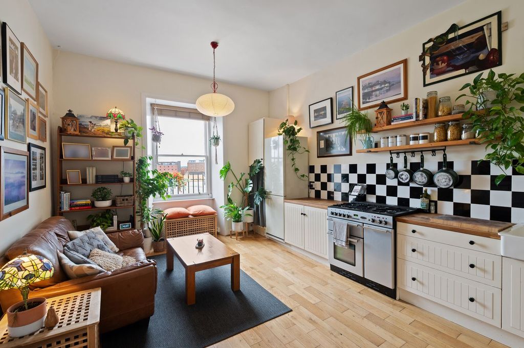 Property photo 2 of 24