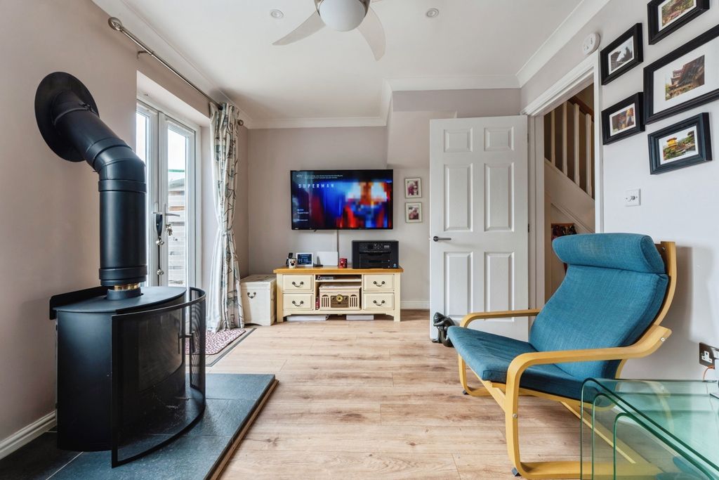 Property photo 2 of 17 Photo