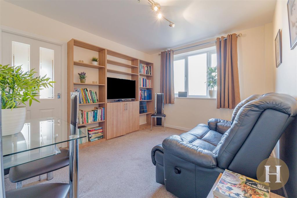 Property photo 2 of 19 Hadleigh Estate Agents-10.Jpg