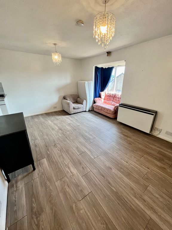 Property photo 1 of 6 Studio
