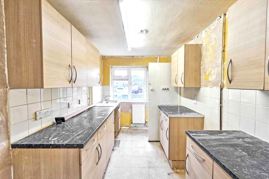 Property photo 3 of 5