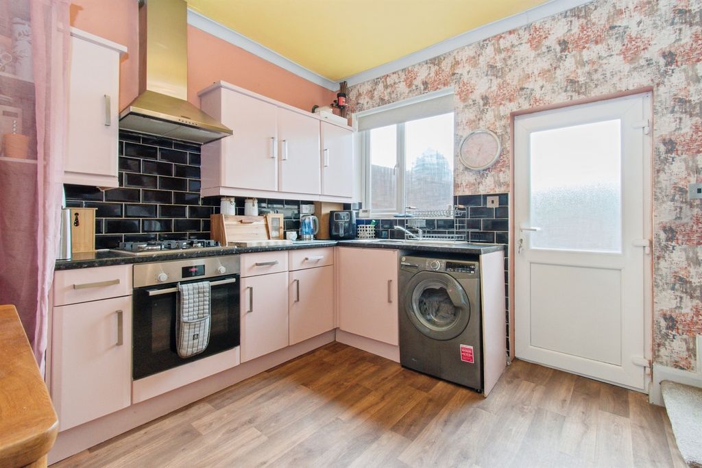 Property photo 3 of 12