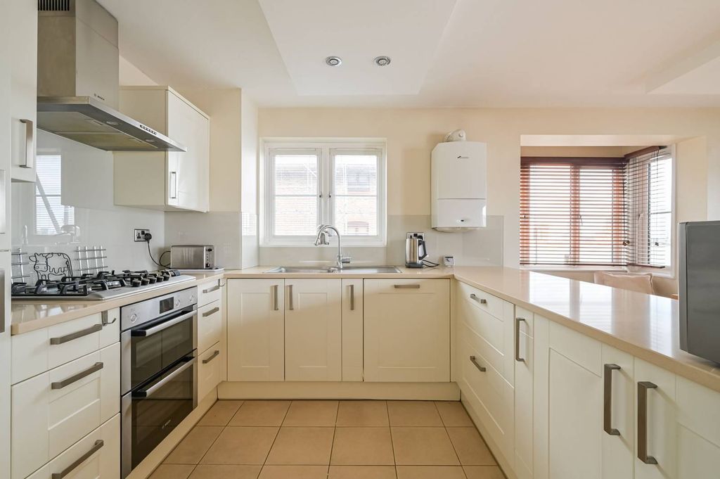 Property photo 3 of 23