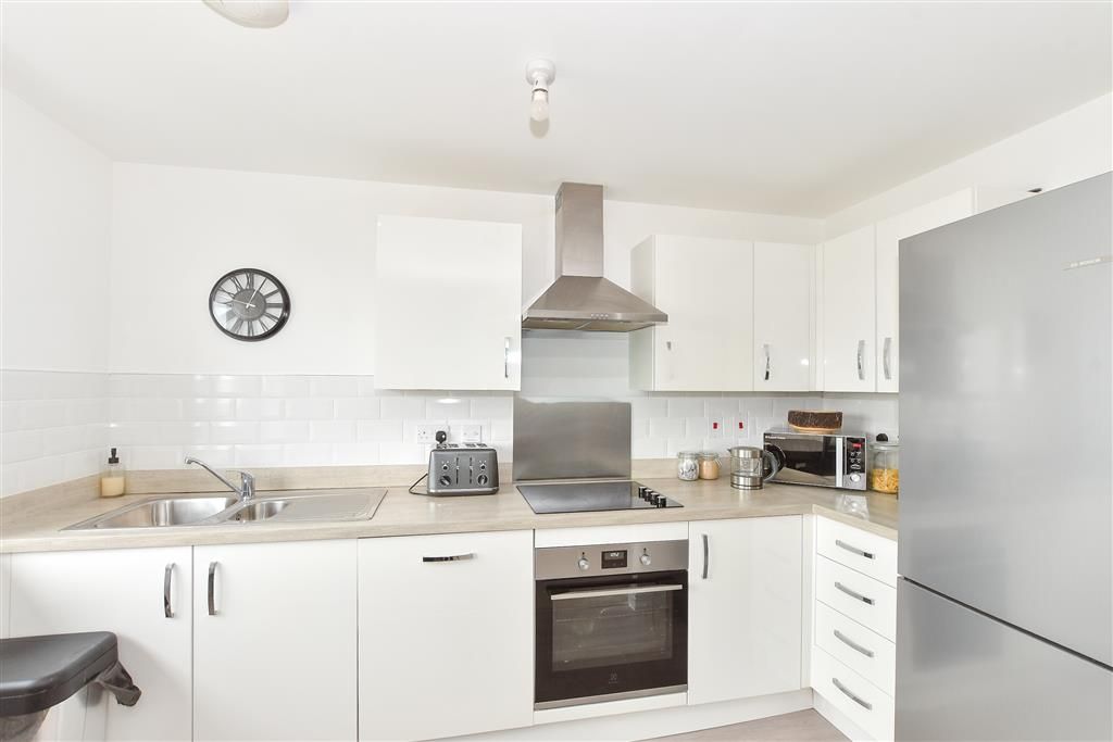 Property photo 2 of 8 Kitchen