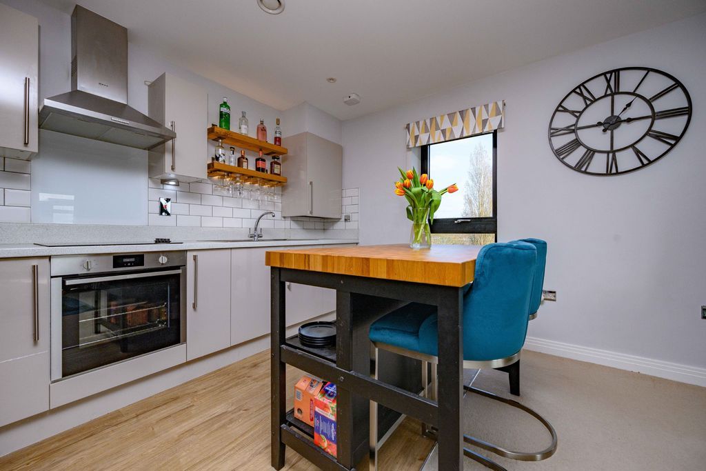 Property photo 1 of 17 Kitchen