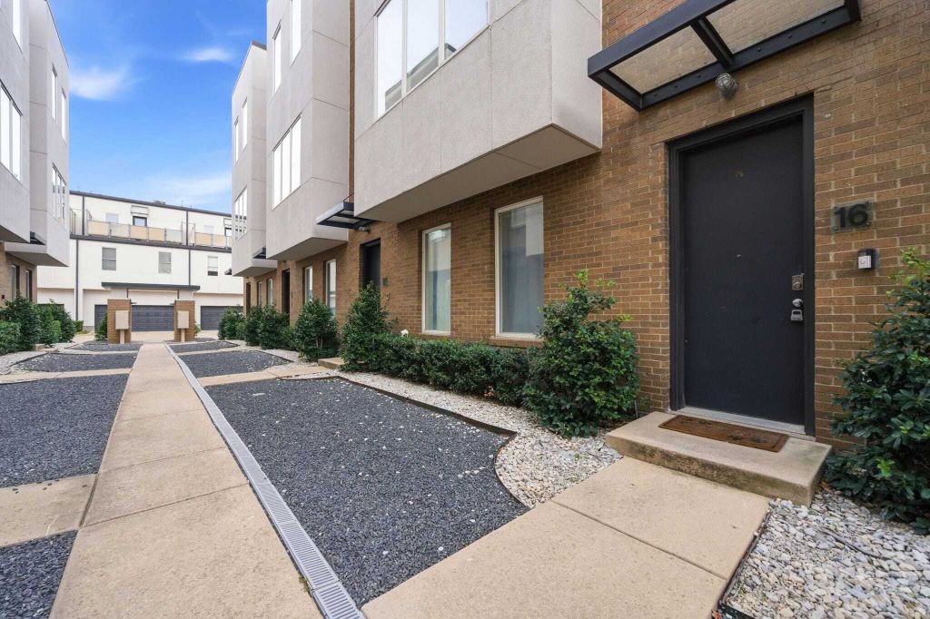 Property photo 1 of 30