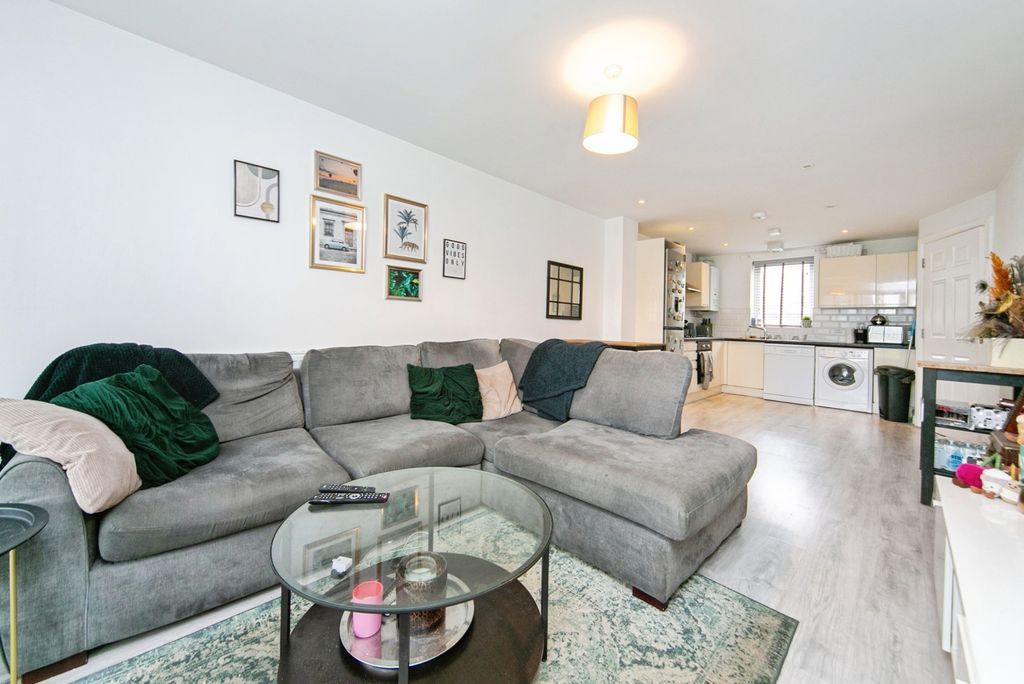 Property photo 3 of 17 Photo