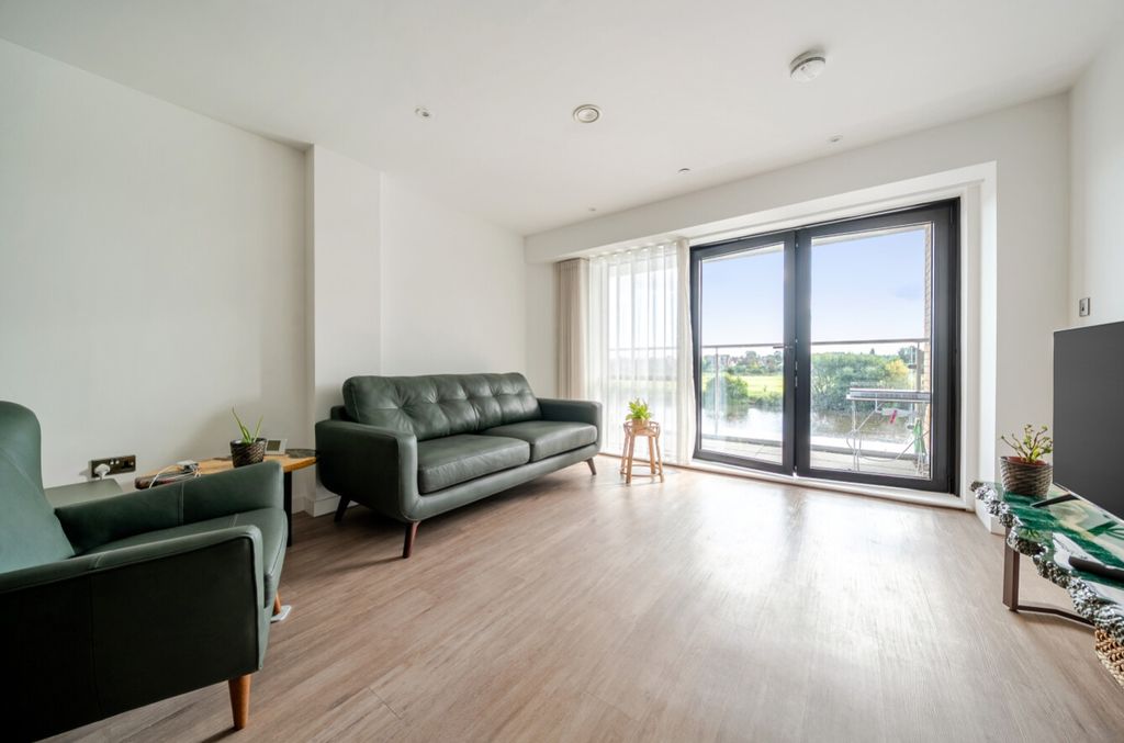 Property photo 3 of 13 1357555-6-68d3083376E29