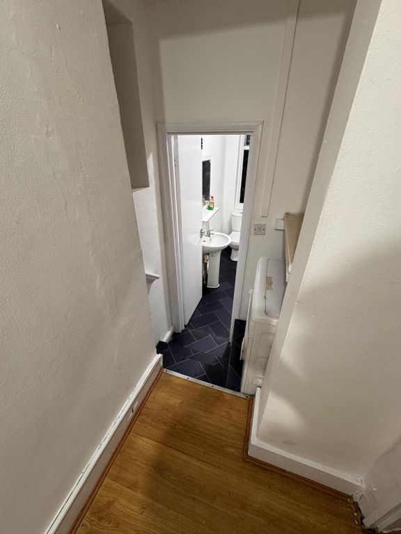 Property photo 1 of 8 1 Bedroom Flat For Rent