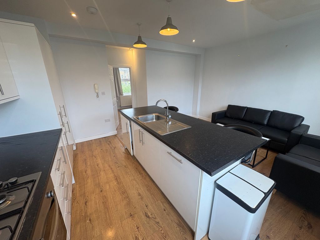 Property photo 3 of 11 Img_4006