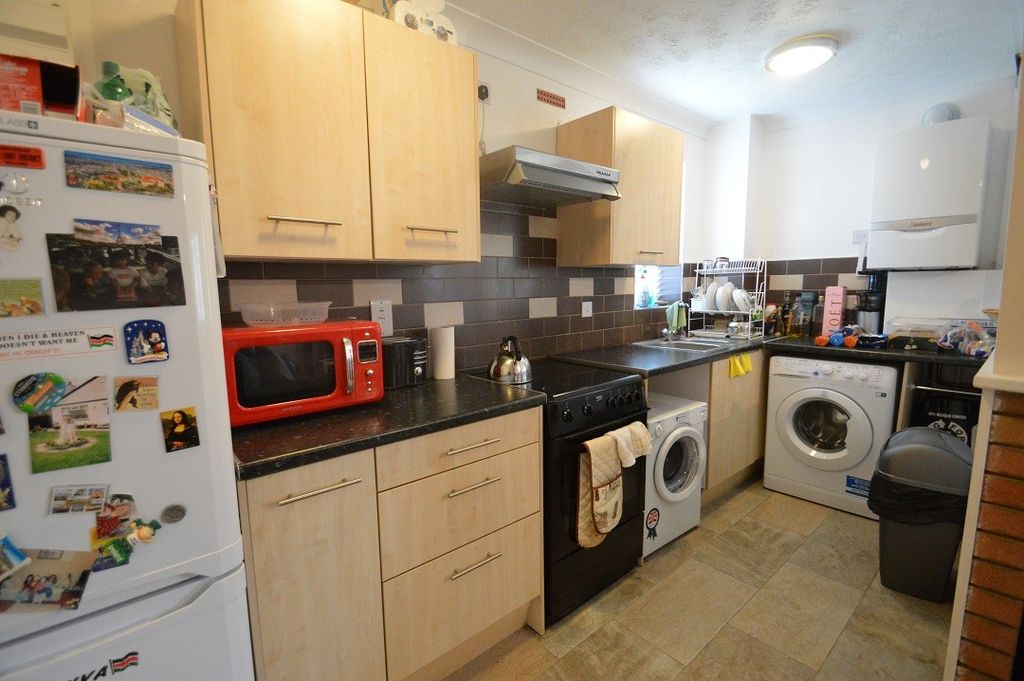 Property photo 2 of 6 Kitchen