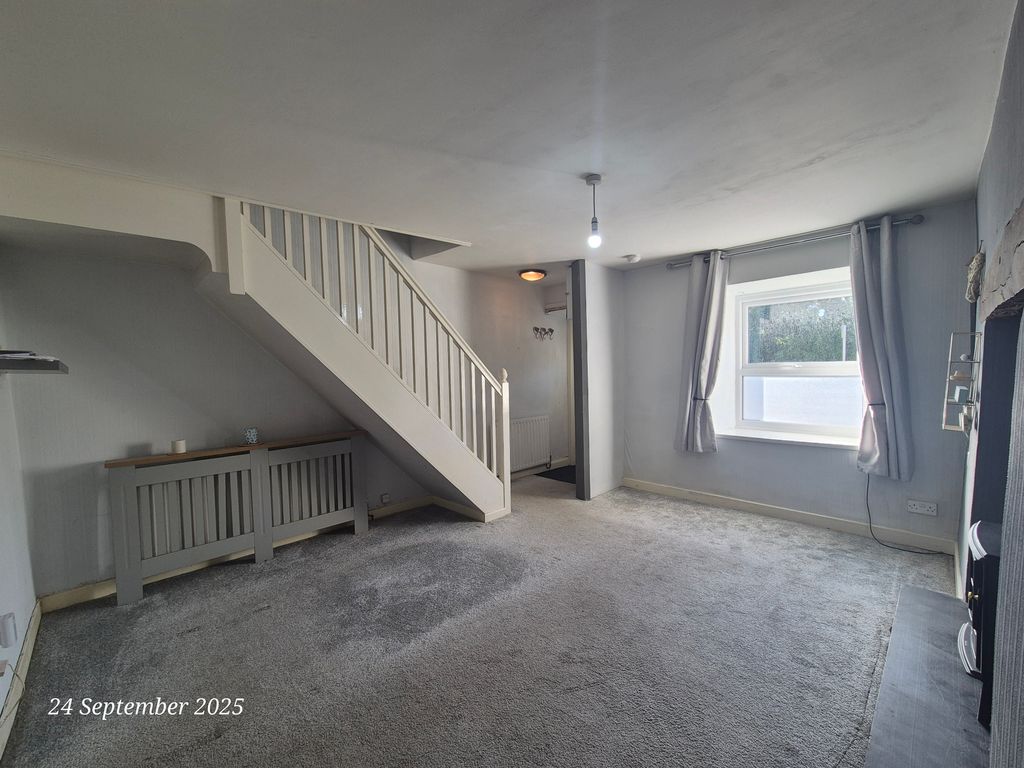 Property photo 2 of 27